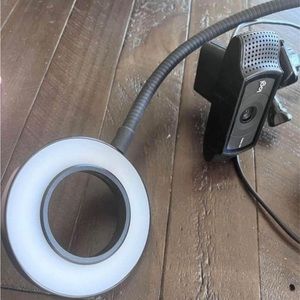LOGITECH WEB CAM & RING LIGHT